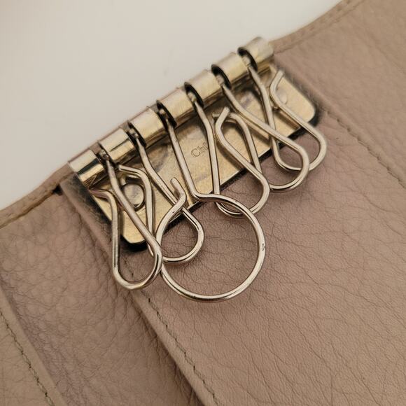 Chloe Logo Small Bow Trifold Key Case Holder 6 Hooks Wallet Leather Logo Beige - Picture 4 of 11